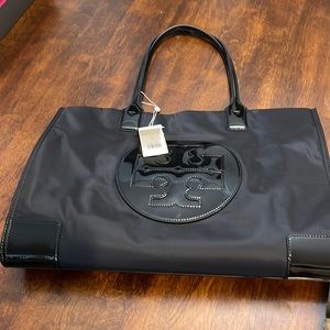 Ella patent tote black